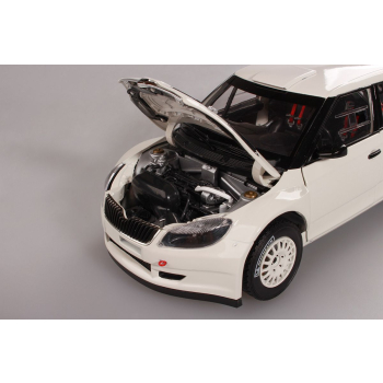 Škoda Fabia II FL S2000 (2010) Biała - Koła szutrowe (Bílá - Šotolinová Kola) 1:18 - ABREX